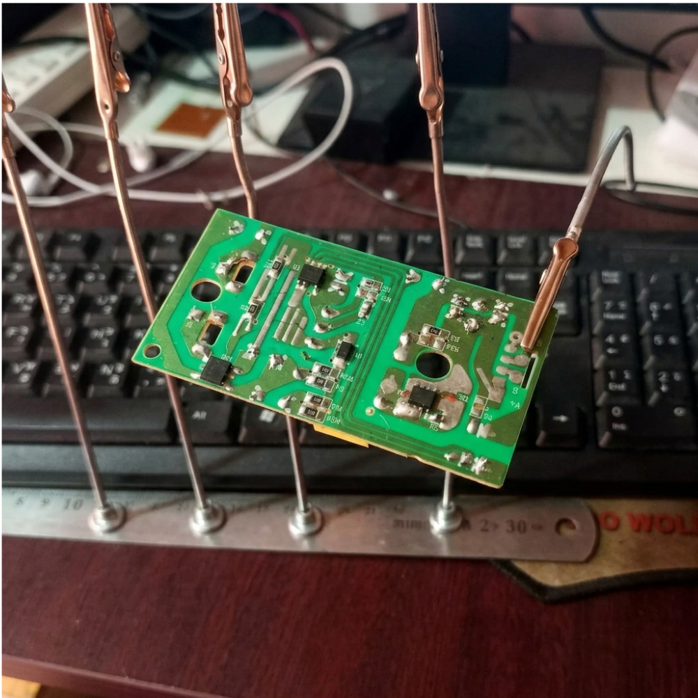 Magnetic PCB holder - Image 2